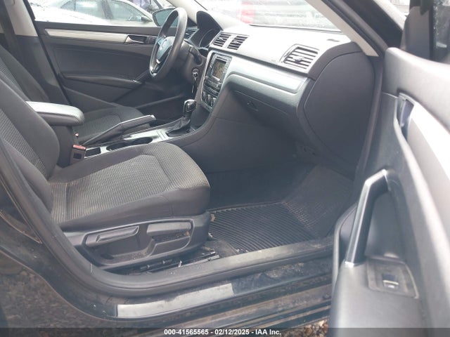 Aukcja sprzedaży 2017 Volkswagen Passat 1.8t S, vin: 1VWAT7A32HC073214, numer aukcji: 41565565