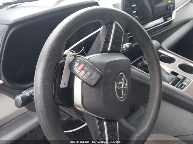 5TDKRKEC5MS025881 Toyota SIENNA LE
