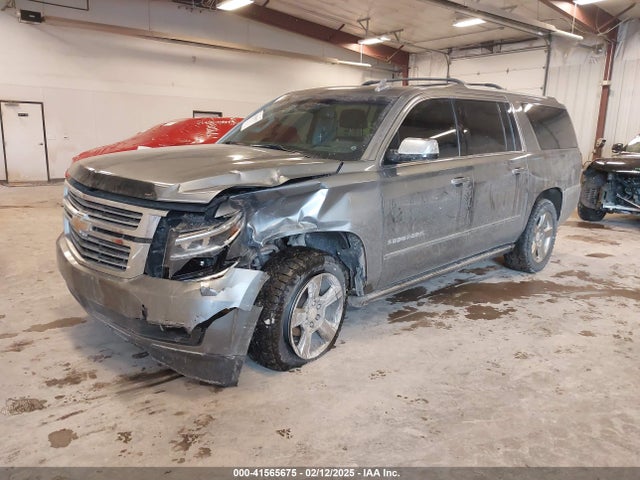 Chevrolet Suburban Premier 2019 1GNSKJKC1KR291629 Image 2