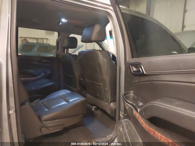 Chevrolet Suburban Premier 2019 1GNSKJKC1KR291629 Image 8