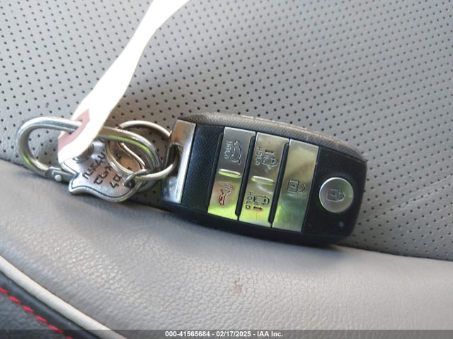 KIA SEDONA LX 2017 KNDMB5C10H6331991 Image 11