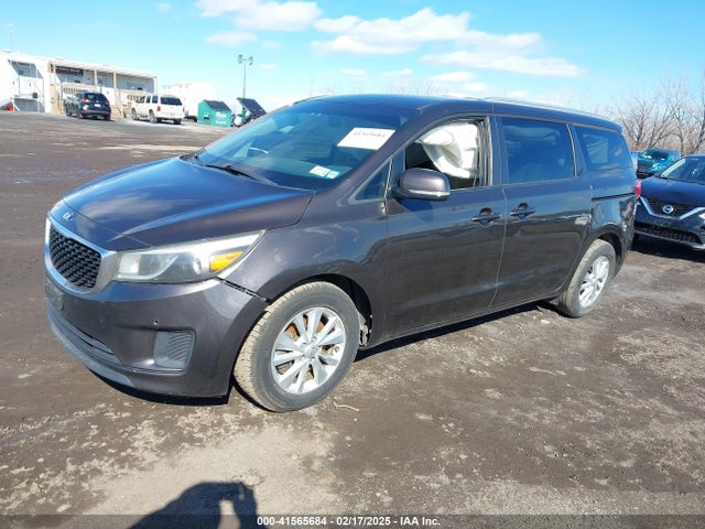 KIA SEDONA LX 2017 KNDMB5C10H6331991 Image 2