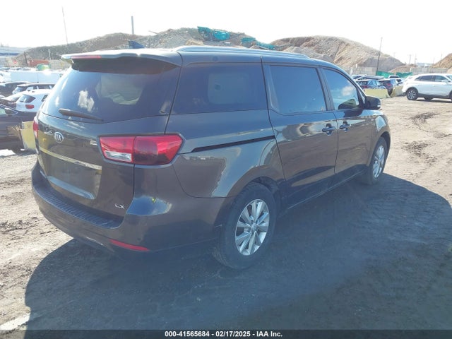 KIA SEDONA LX 2017 KNDMB5C10H6331991 Image 4