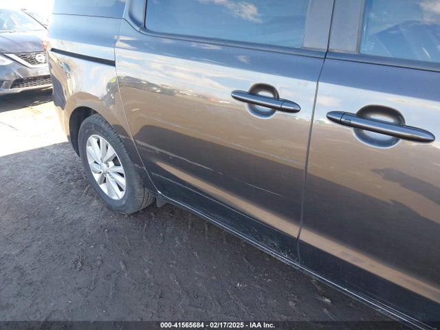 KIA SEDONA LX 2017 KNDMB5C10H6331991 Image 6