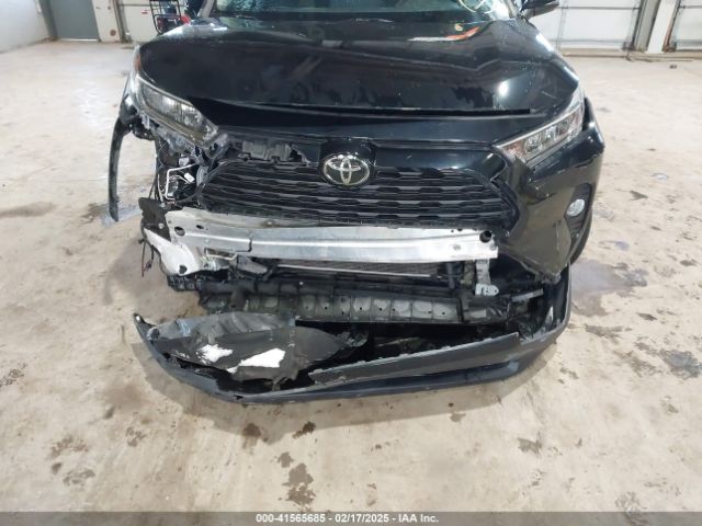 2T3P1RFV8KW070475 Toyota Rav4 Xle