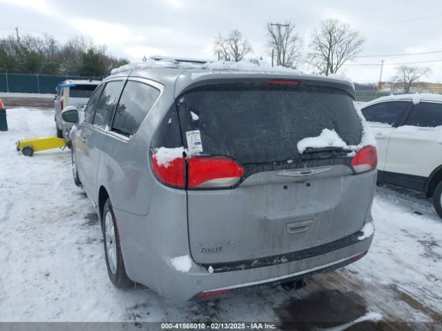 2017 CHRYSLER PACIFICA 2C4RC1EG3HR500567 Photo 2