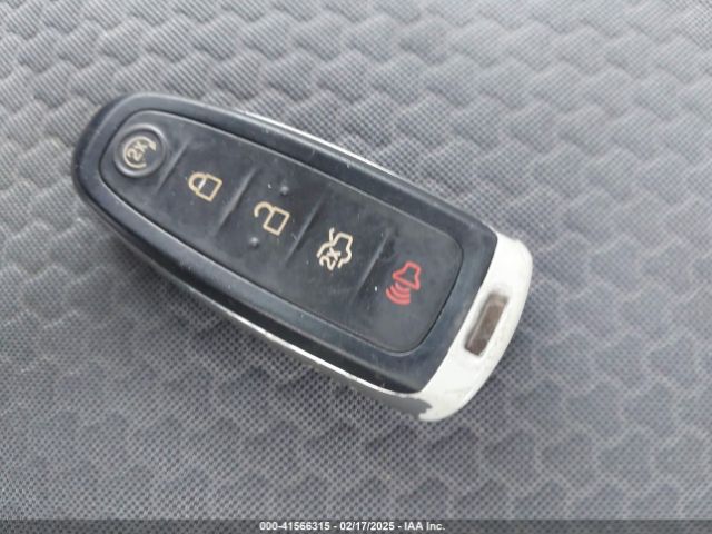 1FMCU0GD8KUB84704 Ford ESCAPE SE