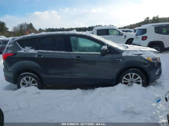 1FMCU0GD8KUB84704 Ford ESCAPE SE