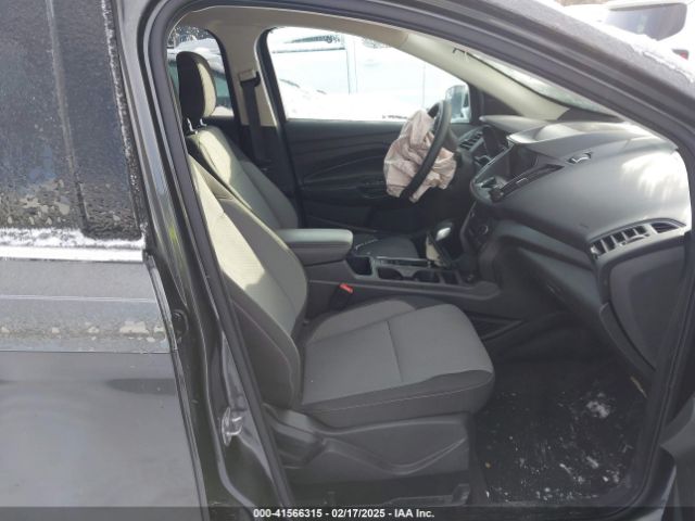 1FMCU0GD8KUB84704 Ford ESCAPE SE