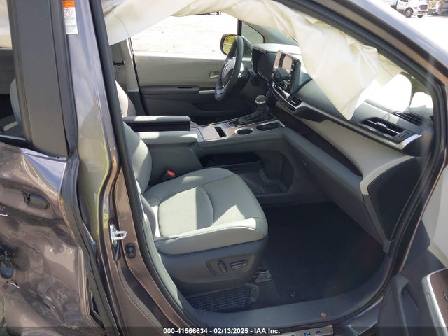 5TDYRKEC7RS224934 Toyota SIENNA XLE