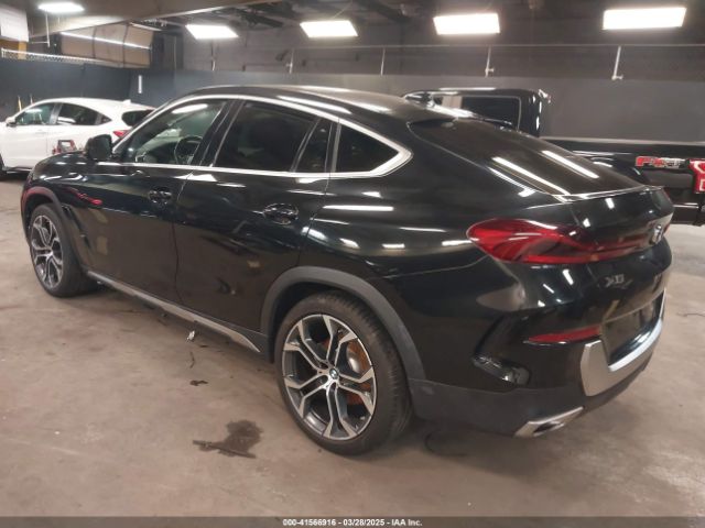 2021 BMW X6 5UXCY6C07M9E51305 Photo 2
