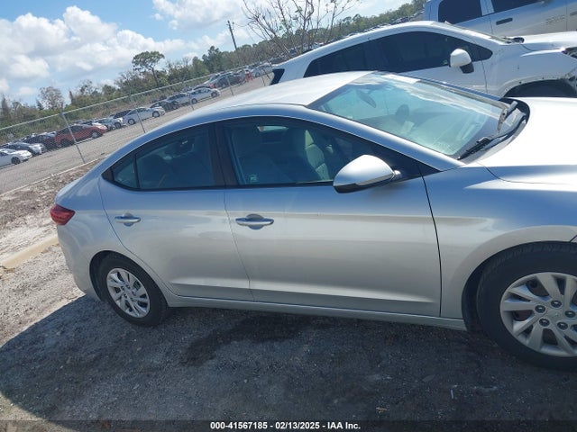 Hyundai ELANTRA SE 2018 5NPD74LF7JH318996 Image 13