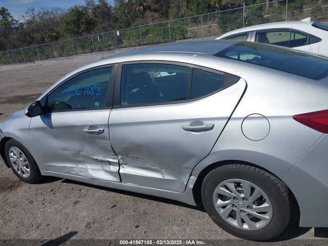 Hyundai ELANTRA SE 2018 5NPD74LF7JH318996 Image 14