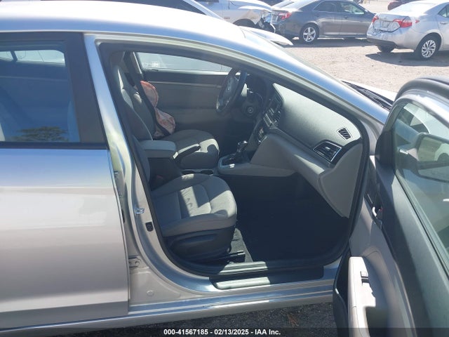 Hyundai ELANTRA SE 2018 5NPD74LF7JH318996 Image 5