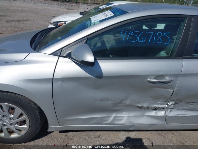 Hyundai ELANTRA SE 2018 5NPD74LF7JH318996 Image 6