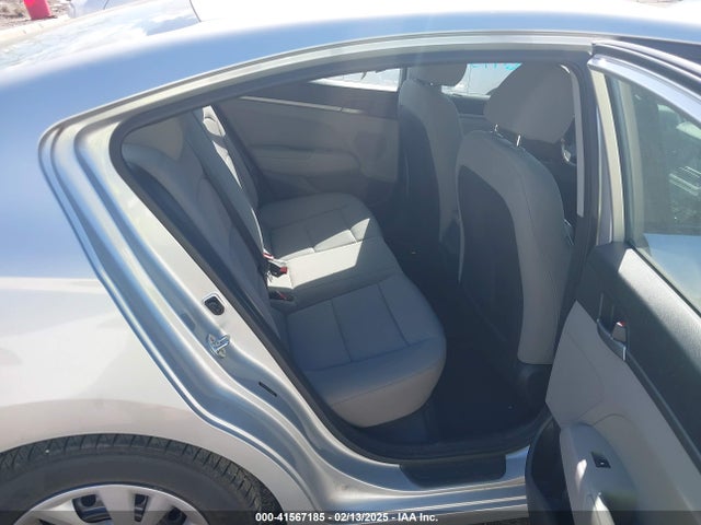Hyundai ELANTRA SE 2018 5NPD74LF7JH318996 Image 8