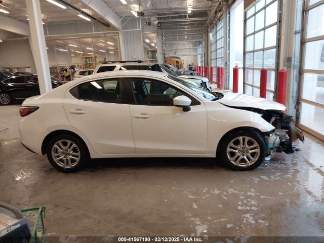 3MYDLBYV6JY321229 Toyota YARIS IA