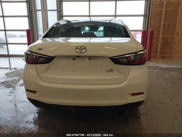 3MYDLBYV6JY321229 Toyota YARIS IA