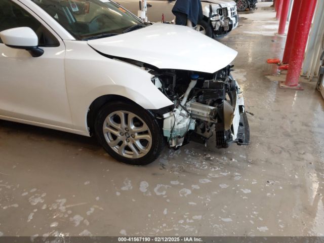 3MYDLBYV6JY321229 Toyota YARIS IA