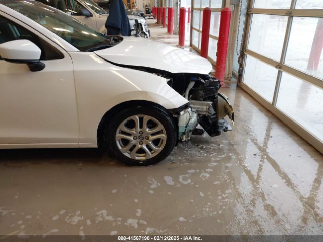 3MYDLBYV6JY321229 Toyota YARIS IA