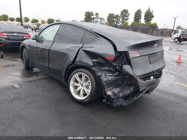 2024 TESLA MODEL Y 7SAYGDEE5RA241433 Photo 2