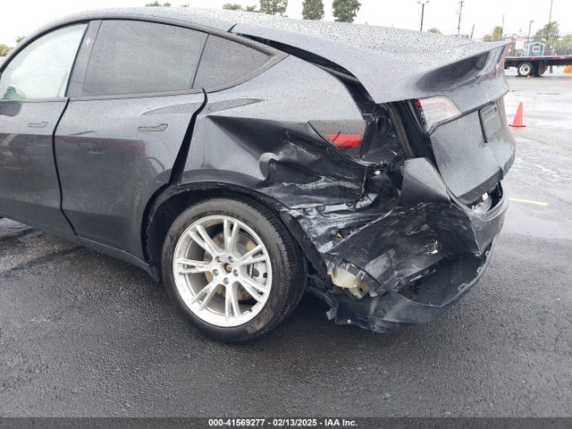 2024 TESLA MODEL Y 7SAYGDEE5RA241433 Photo 5
