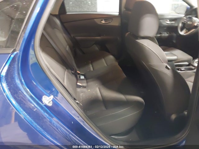 3KPF24AD9ME265946 KIA Forte Lxs