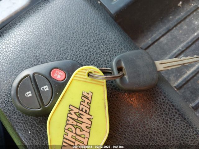 5TFDW5F17EX402772 Toyota Tundra Sr5 5.7l V8