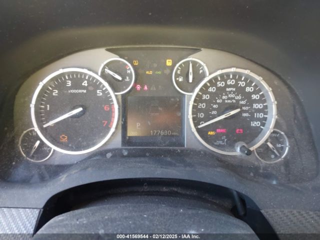 5TFDW5F17EX402772 Toyota Tundra Sr5 5.7l V8