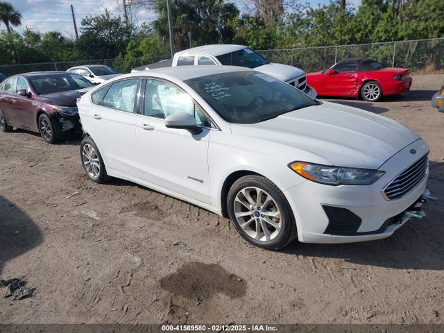 2019 3FA6P0LU7KR240949 main image