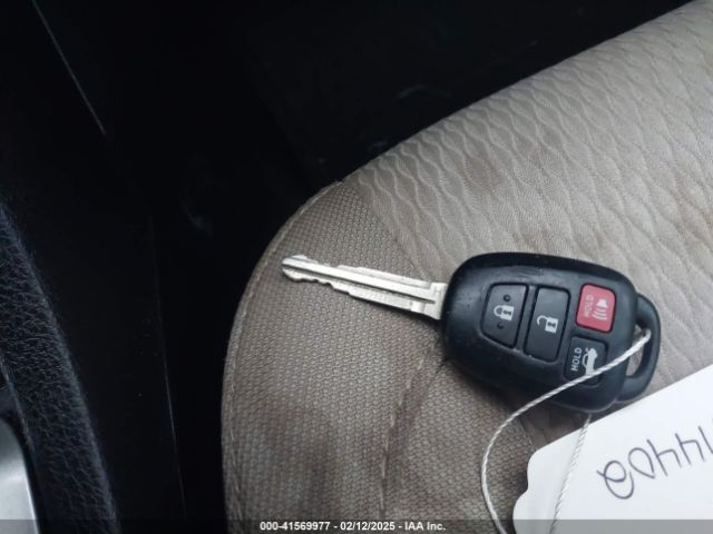 2T1BURHE2FC374402 Toyota COROLLA LE