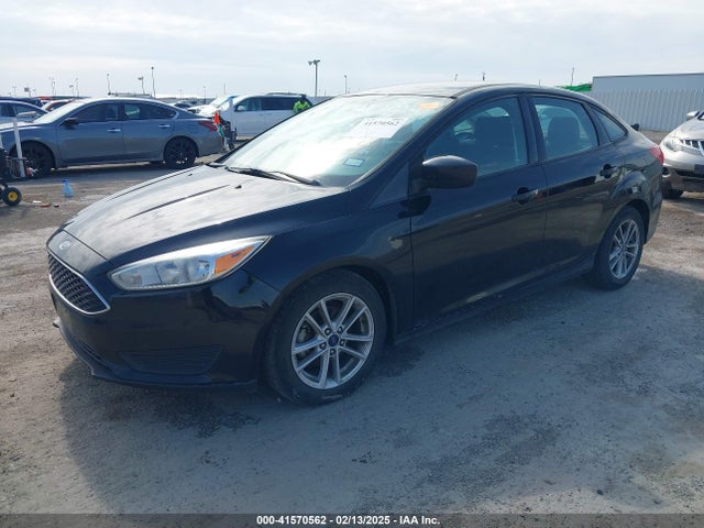 Ford FOCUS SE 2018 1FADP3FE7JL302490 Image 2