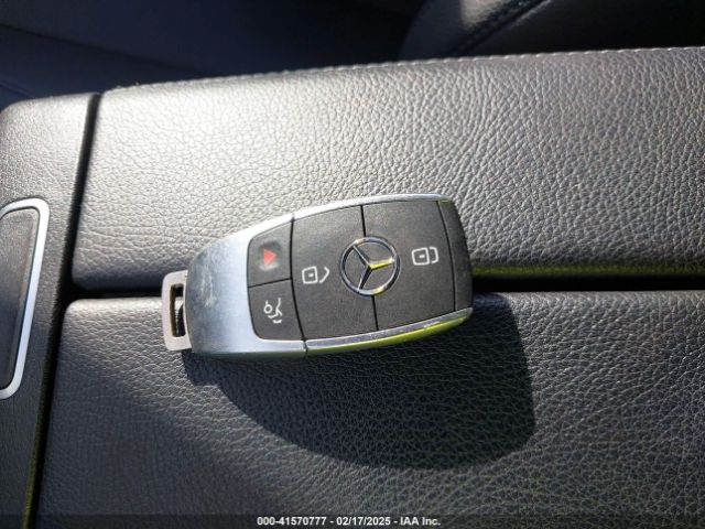 WDD3G4EB3KW025944 Mercedes-Benz A 220