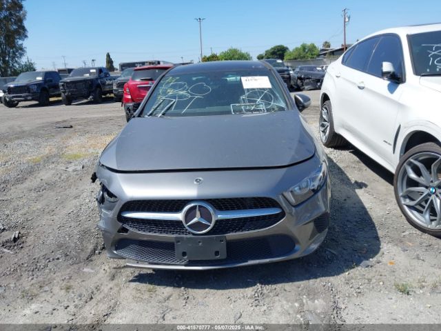 WDD3G4EB3KW025944 Mercedes-Benz A 220