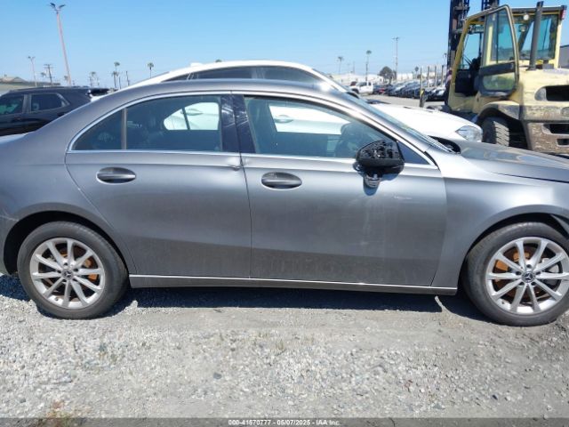 WDD3G4EB3KW025944 Mercedes-Benz A 220