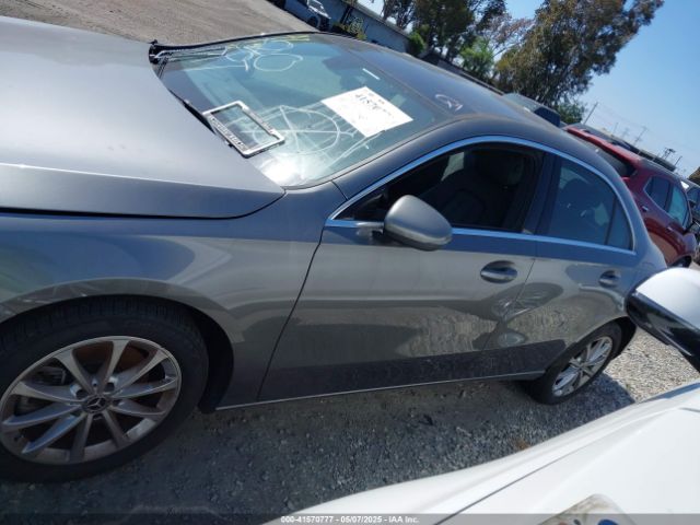 WDD3G4EB3KW025944 Mercedes-Benz A 220