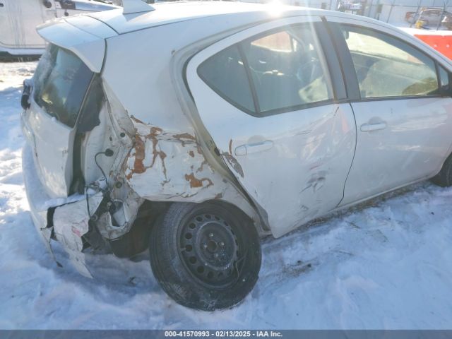 JTDKDTB39G1134242 Toyota Prius C Two