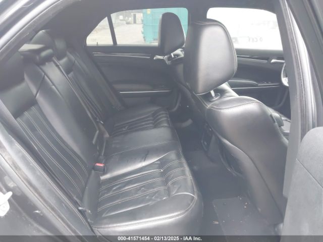 2C3CCABG8KH601034 Chrysler 300 300s