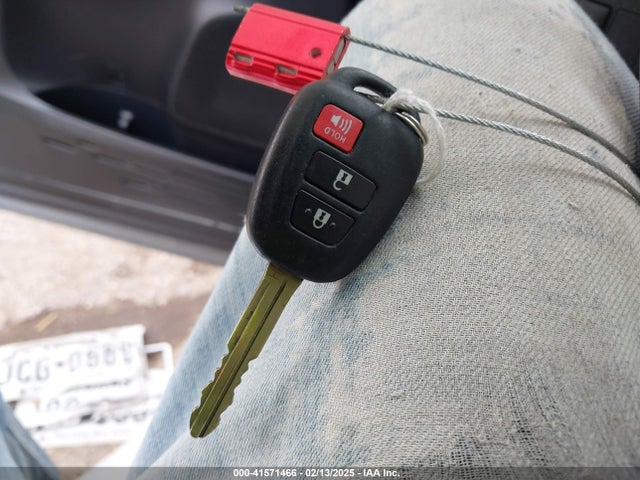 JTMZFREV1HJ103223 Toyota RAV4 LE