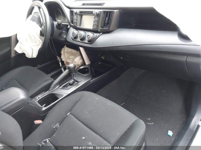 JTMZFREV1HJ103223 Toyota RAV4 LE