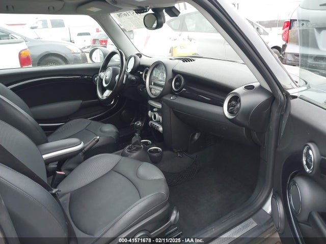 2010 MINI COOPER S CLUBMAN WMWMM3C53ATZ33080 Photo 4