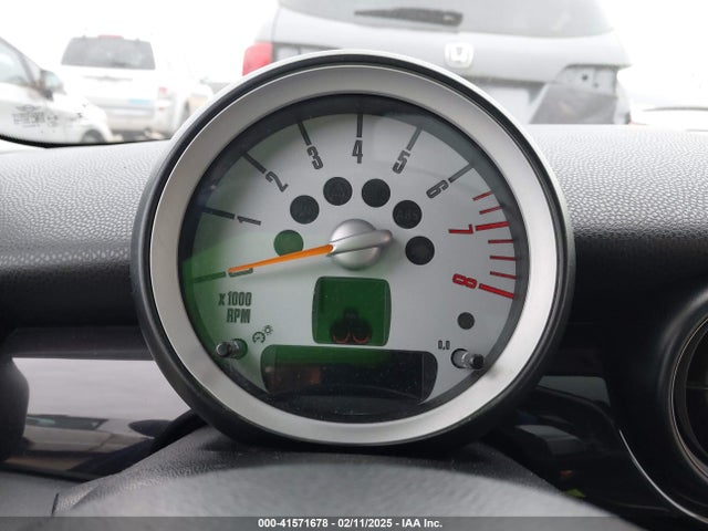 2010 MINI COOPER S CLUBMAN WMWMM3C53ATZ33080 Photo 6