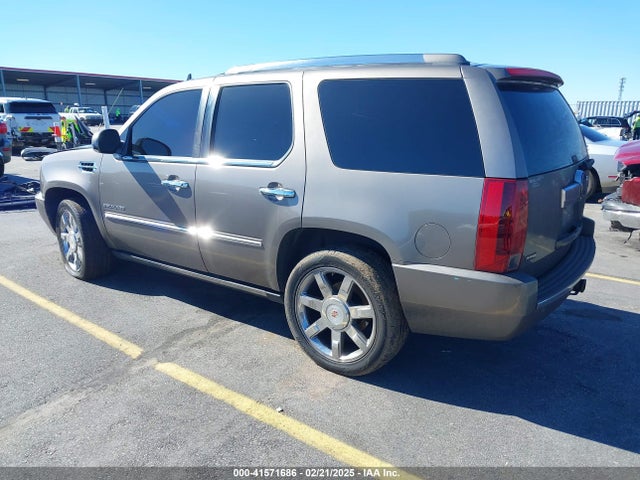 2011 CADILLAC ESCALADE 1GYS4CEF2BR138269 Photo 2