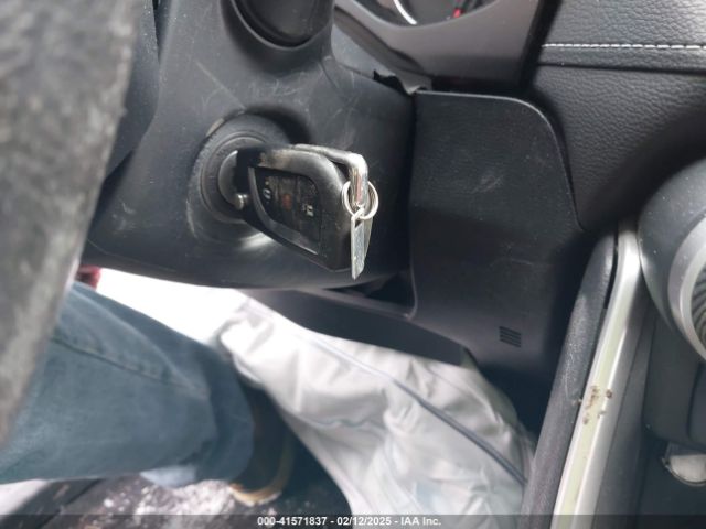 2T3F1RFV1KC016674 Toyota RAV4 LE
