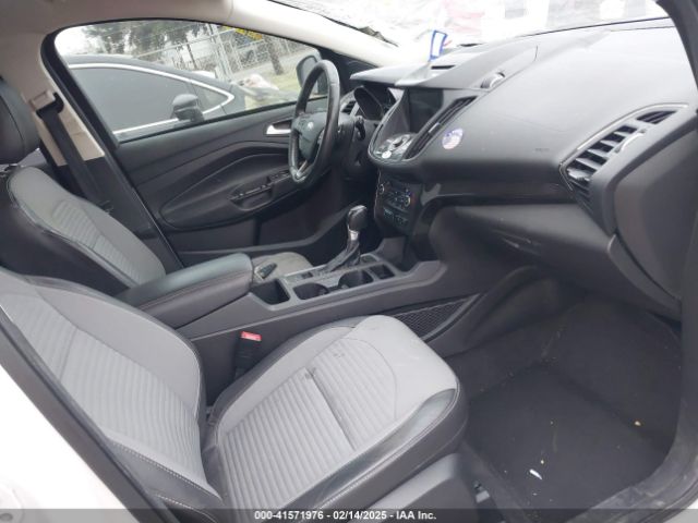 1FMCU9J93HUD60303 Ford Escape Titanium