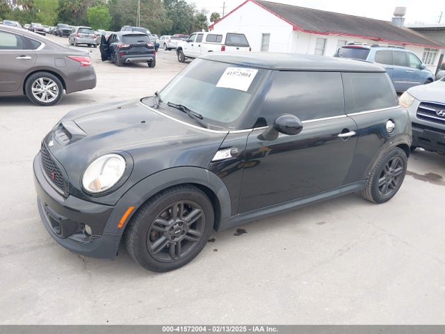 2011 MINI COOPER S WMWSV3C51BTY21187 Photo 1