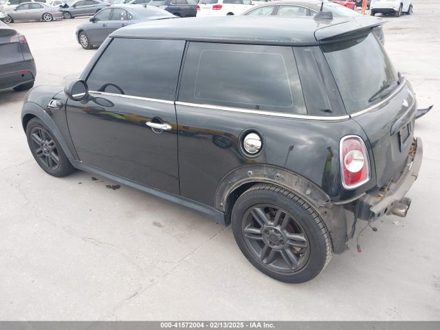 2011 MINI COOPER S WMWSV3C51BTY21187 Photo 2