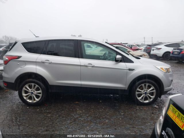 1FMCU0GD4HUA53374 Ford ESCAPE SE