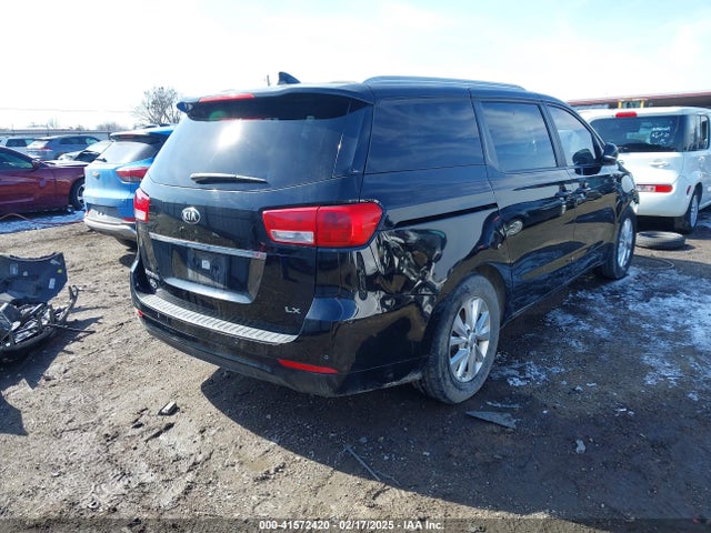 KIA SEDONA LX 2017 KNDMB5C17H6242614 Image 4