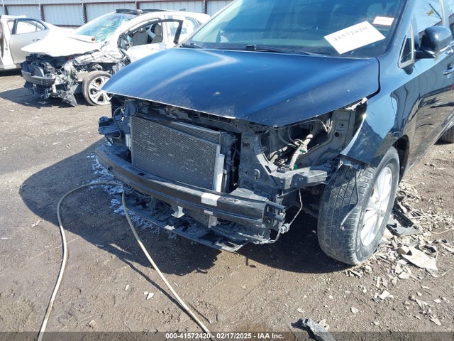 KIA SEDONA LX 2017 KNDMB5C17H6242614 Image 6